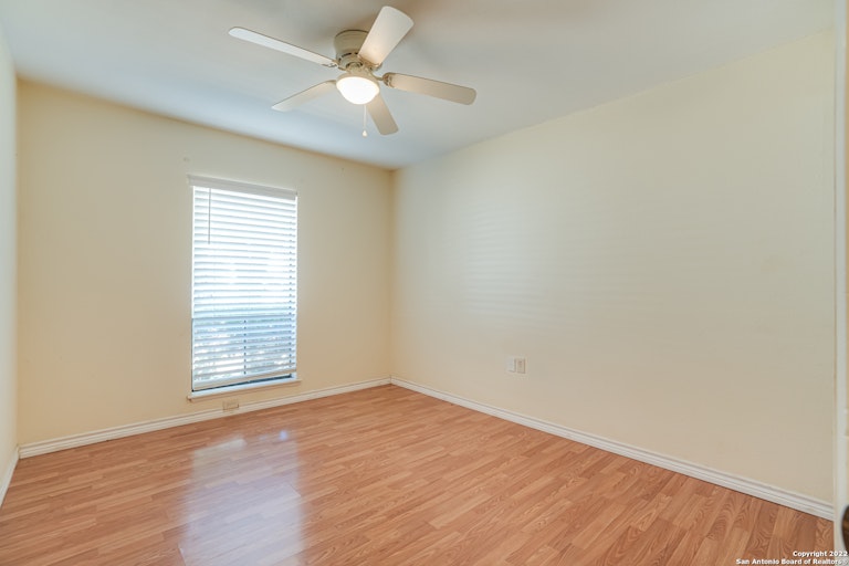 Photo 8 of 25 - 2719 Lakemist St, San Antonio, TX 78222