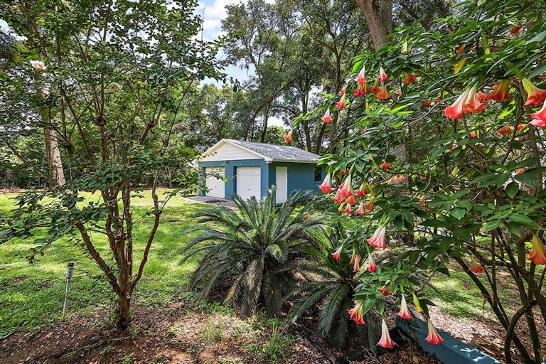 Photo 2 of 35 - 1449 Irma Rd, Eustis, FL 32726