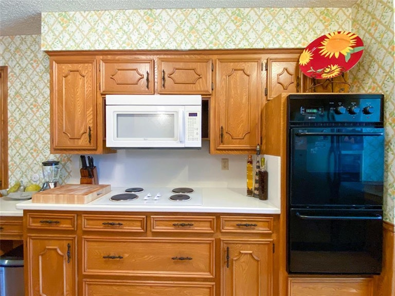 Photo 11 of 32 - 6 Briarcrest Ct, Richardson, TX 75081