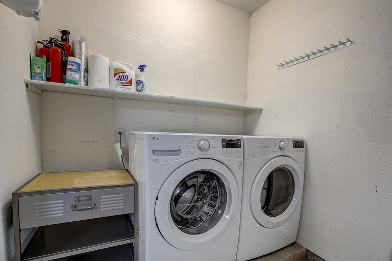 Photo 17 of 50 - 8103 Shiloh Ct, Austin, TX 78745