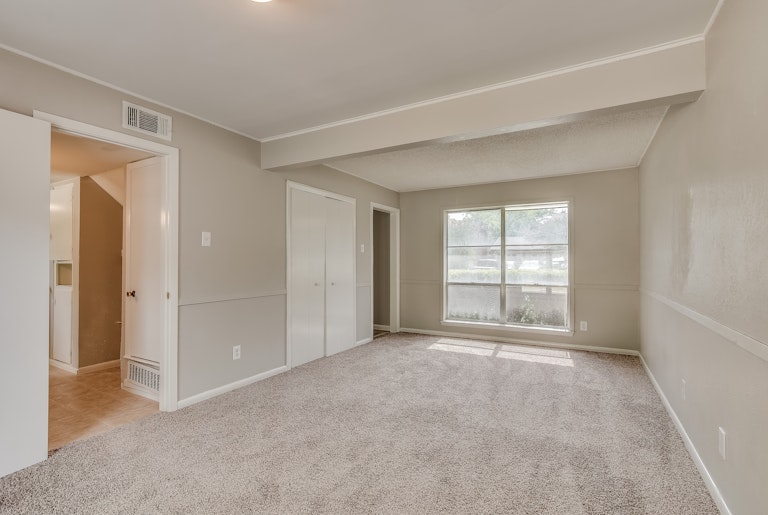 Photo 10 of 25 - 2920 Harlan Dr, Mesquite, TX 75150