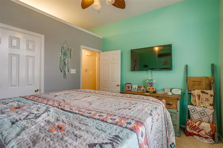 Photo 23 of 40 - 509 Arbor Lawn Dr, Burleson, TX 76028