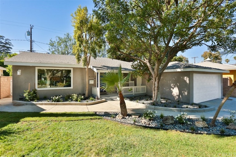 Photo 2 of 36 - 4211 W Woodland Ave, Burbank, CA 91505