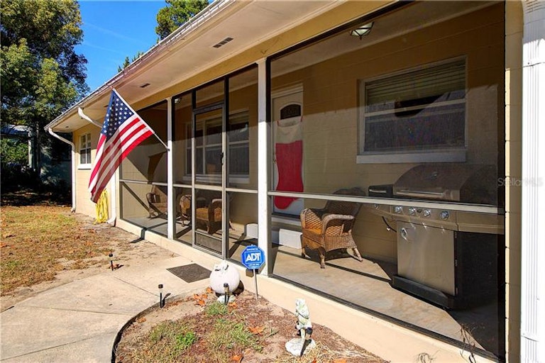 Photo 16 of 19 - 245 E Beach St, Groveland, FL 34736