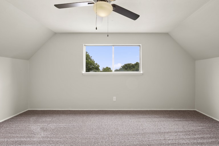 Photo 17 of 25 - 309 Jasmine Ct, Burleson, TX 76028