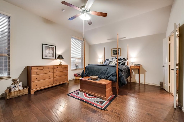 Photo 16 of 38 - 2222 Fallbrooke Dr, Grand Prairie, TX 75050