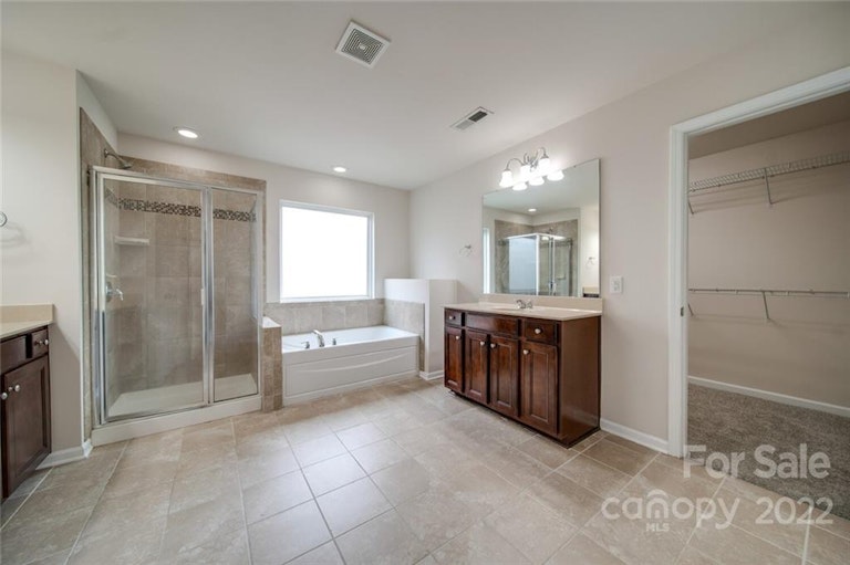 Photo 23 of 32 - 6727 Coral Rose Rd, Charlotte, NC 28277