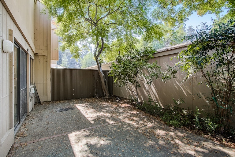 Photo 32 of 35 - 106 Hartnell Pl, Sacramento, CA 95825