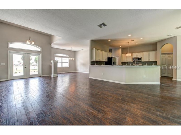 Photo 3 of 25 - 5820 Denison Dr, Venice, FL 34293