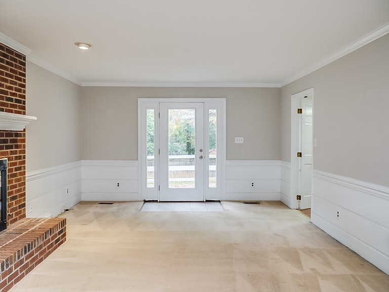 Photo 3 of 21 - 4320 Dutch Garden Ct, Raleigh, NC 27613