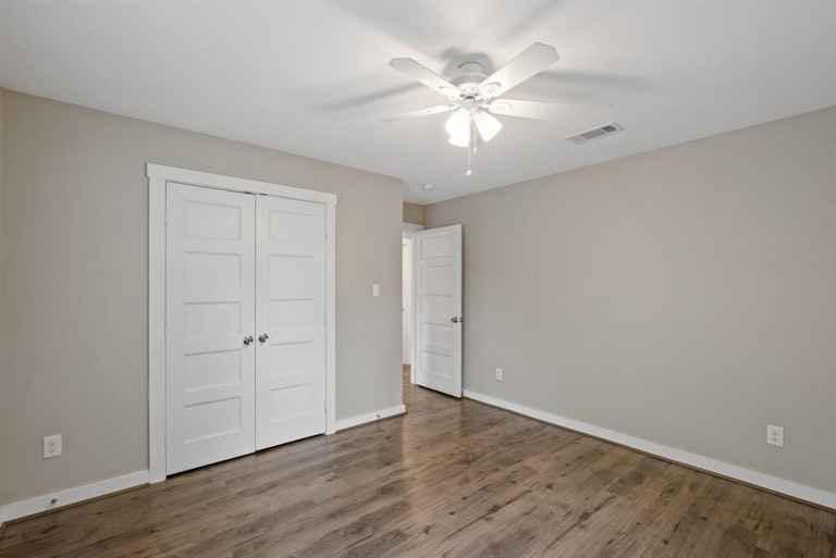Photo 12 of 21 - 3838 Alsace St, Houston, TX 77021