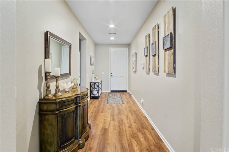Photo 5 of 24 - 30573 Arrow Leaf Ln, Murrieta, CA 92563