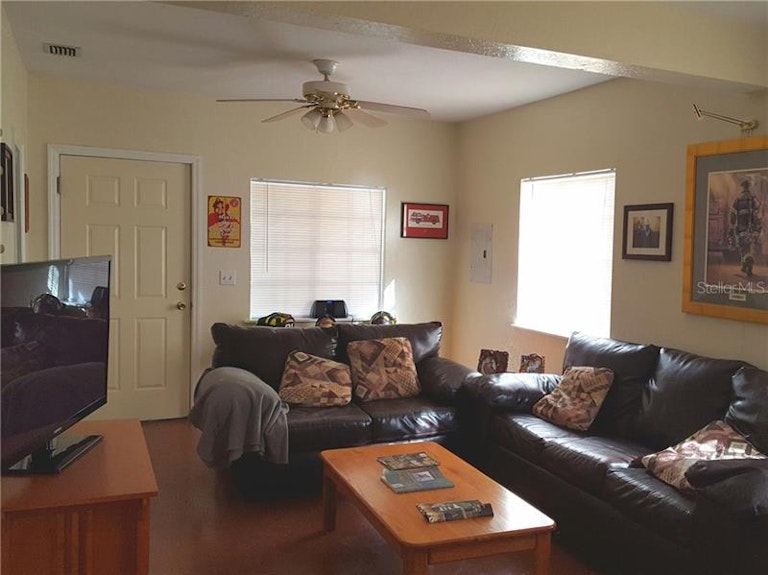 Photo 3 of 8 - 202 S Myrtle Ave, New Smyrna Beach, FL 32168