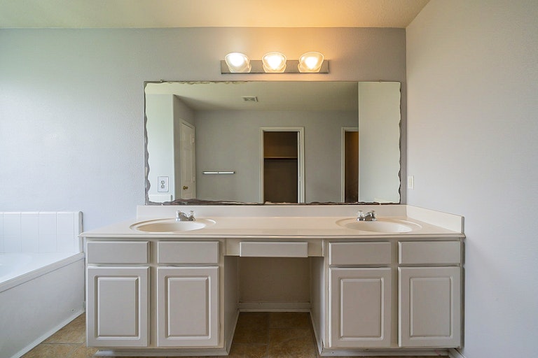 Photo 22 of 29 - 4115 Tree Mist Ct, Humble, TX 77346