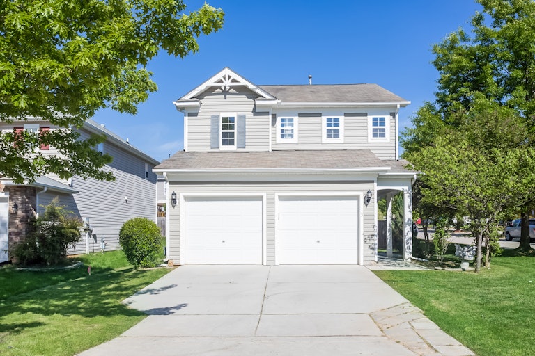 Photo 1 of 25 - 113 Trayesan Dr, Holly Springs, NC 27540