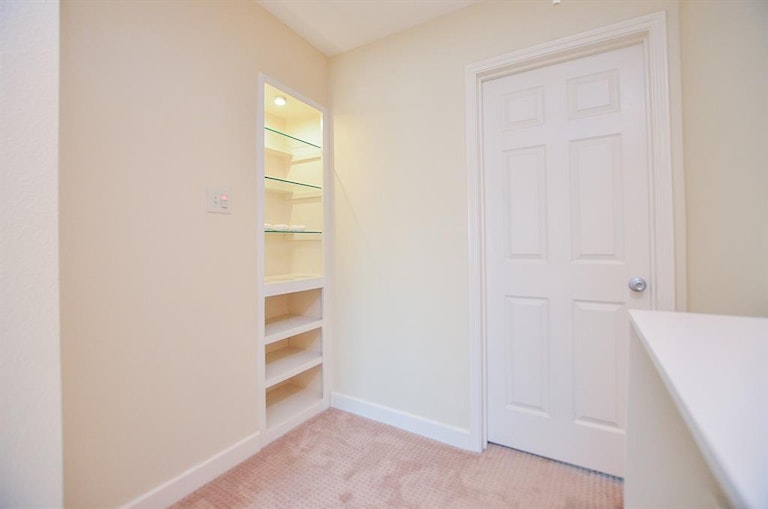 Photo 34 of 48 - 2361 Triway Ln #219, Houston, TX 77043
