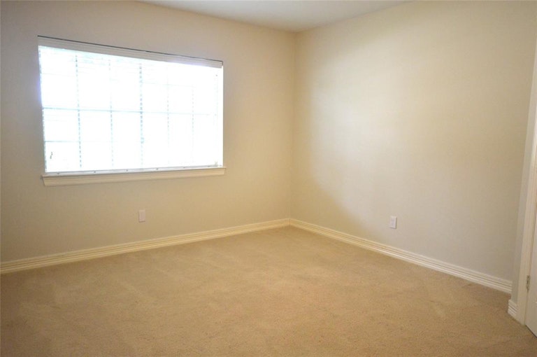 Photo 31 of 44 - 5003 Kingsland Ct, Sugar Land, TX 77479