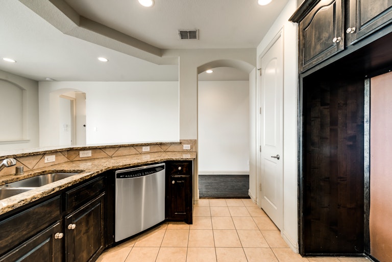 Photo 10 of 29 - 8268 Paisley, The Colony, TX 75056