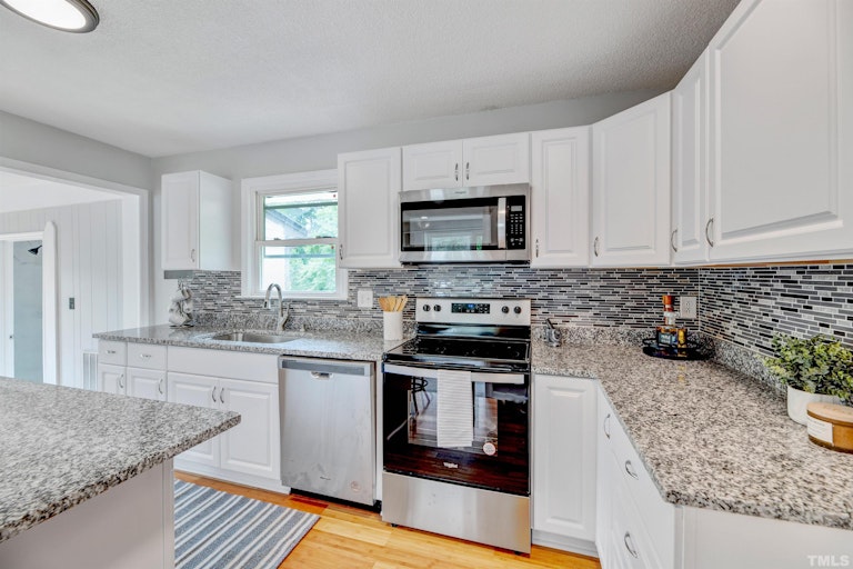 Photo 12 of 36 - 818 Shannon Dr, Chapel Hill, NC 27516