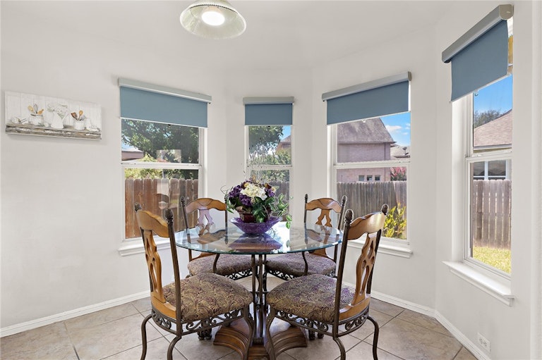 Photo 19 of 32 - 1104 Terra St, Round Rock, TX 78665