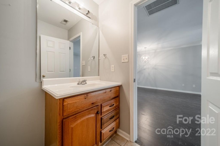 Photo 11 of 33 - 17360 Villanova Rd, Huntersville, NC 28078