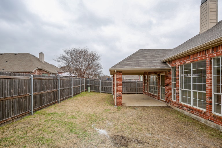 Photo 4 of 27 - 4612 Marguerite Ln, Fort Worth, TX 76123