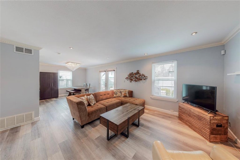 Photo 3 of 28 - 5021 N Hall St, Dallas, TX 75235