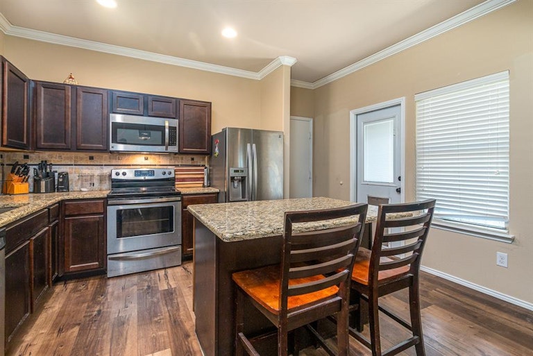 Photo 13 of 29 - 1300 Honeywood Ln, Royse City, TX 75189