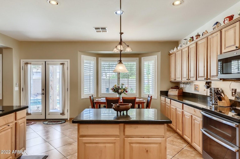 Photo 11 of 35 - 17607 W Gelding Dr, Surprise, AZ 85388