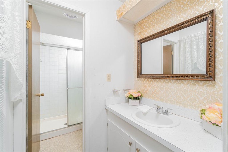 Photo 8 of 17 - 2110 Edna Smith Dr, Garland, TX 75040