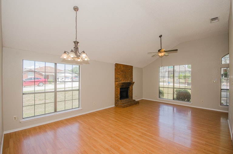 Photo 11 of 29 - 6205 Sasaki Way, Garland, TX 75043