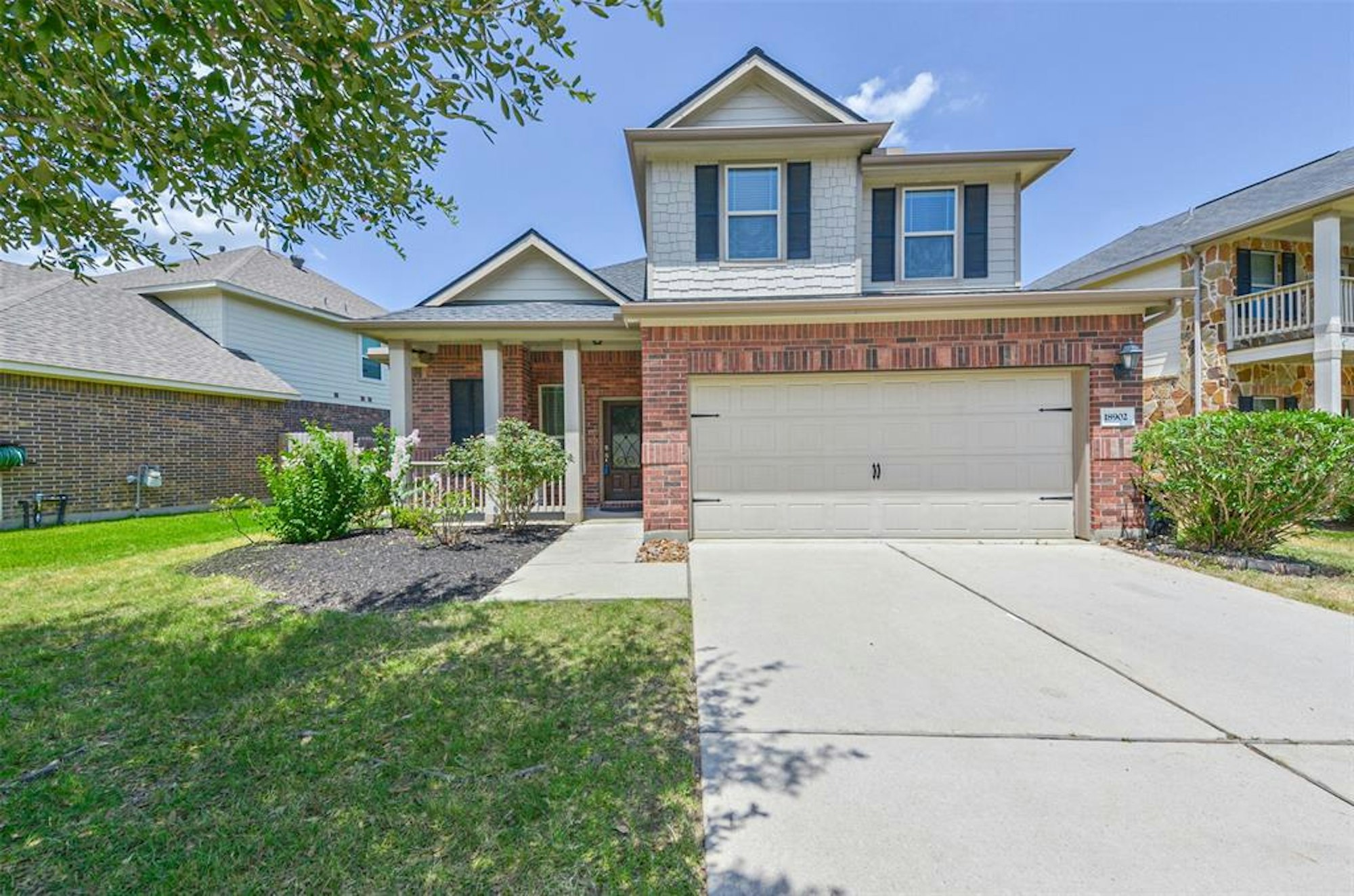 Photo 1 of 29 - 18902 Pinewood Point Ln, Tomball, TX 77377