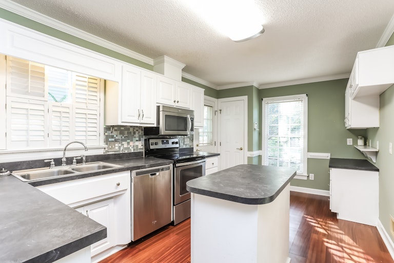 Photo 3 of 24 - 204 Sleepy Creek Dr, Clayton, NC 27520