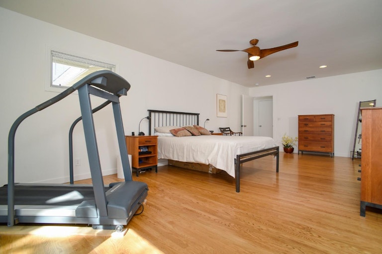 Photo 18 of 68 - 1940 Rolling Hills Rd, Sacramento, CA 95864