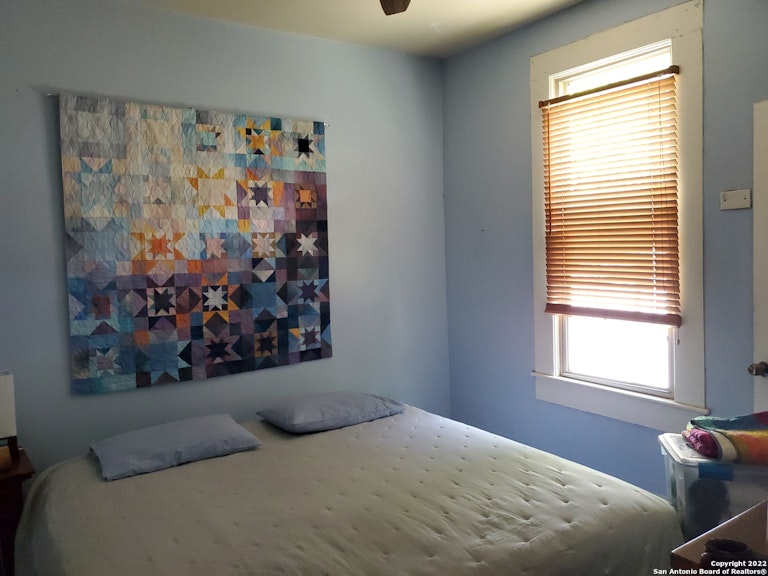 Photo 8 of 15 - 105 Aganier Ave, San Antonio, TX 78212