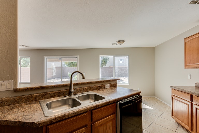 Photo 8 of 28 - 1133 E Poncho Ln, San Tan Valley, AZ 85143