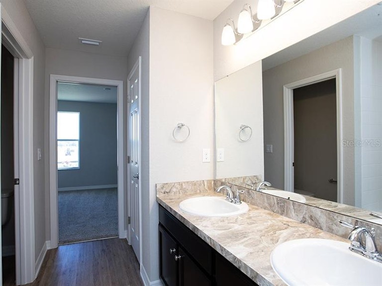 Photo 9 of 24 - 2514 Matterhorn Trl, Davenport, FL 33837