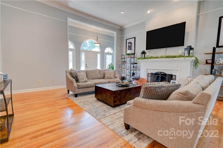 Photo 2 of 32 - 103 Medallion Ct, Gastonia, NC 28056