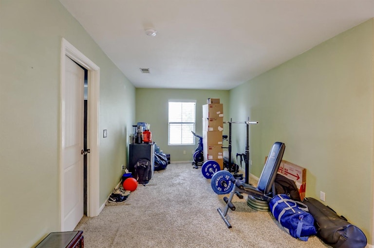Photo 31 of 54 - 5071 Tuckerman Way, Sacramento, CA 95835