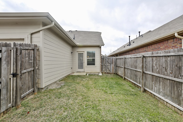 Photo 35 of 36 - 5848 Burgundy Rose Dr, Fort Worth, TX 76123