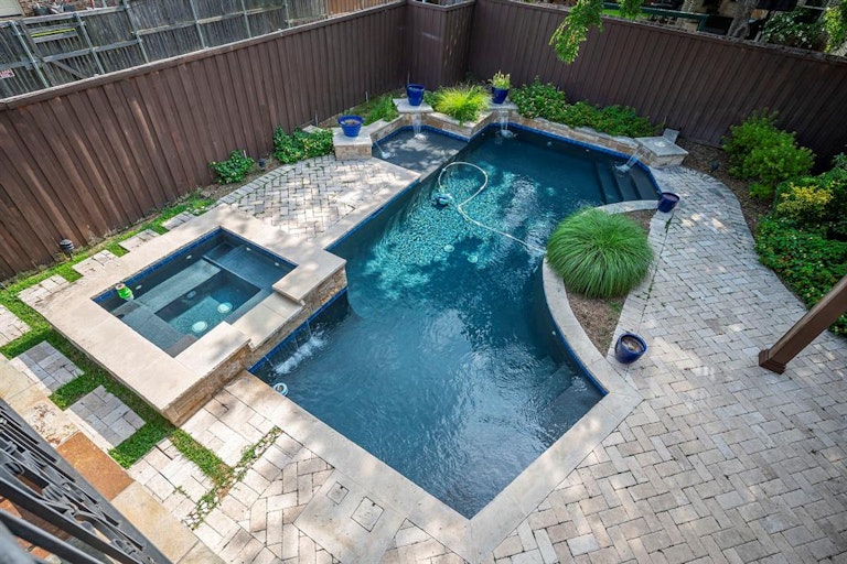 Photo 8 of 40 - 6624 Sondra Dr, Dallas, TX 75214