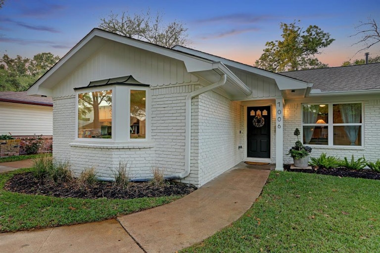 Photo 2 of 32 - 7006 Shavelson St, Houston, TX 77055