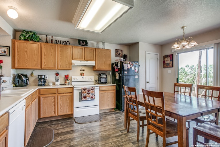 Photo 8 of 21 - 1419 Range Fld, San Antonio, TX 78245