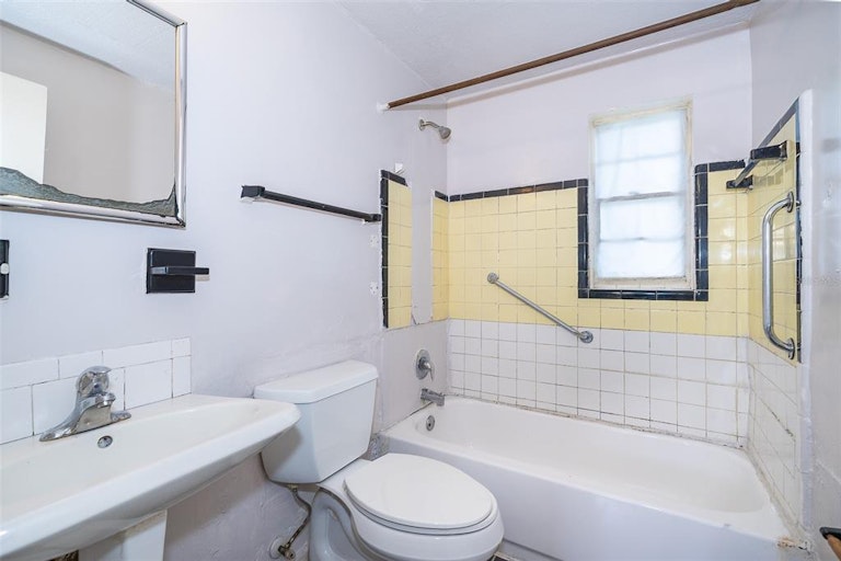 Photo 14 of 19 - 1028 Citrus St, Orlando, FL 32805