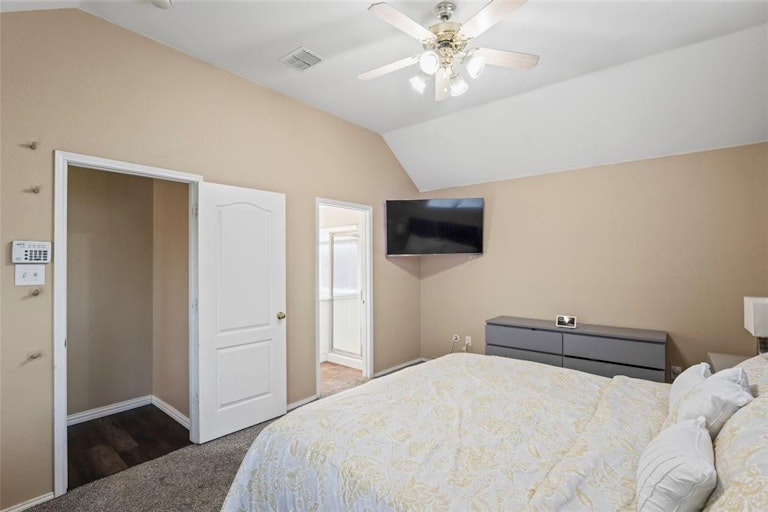 Photo 20 of 39 - 318 Fort Edward Dr, Arlington, TX 76002