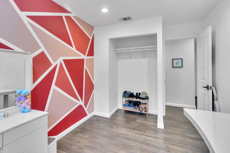 Photo 13 of 28 - 8956 Salmon Falls Dr, Sacramento, CA 95826