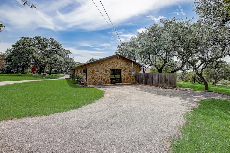 Photo 57 of 60 - 915 Lauder Dr, Spicewood, TX 78669