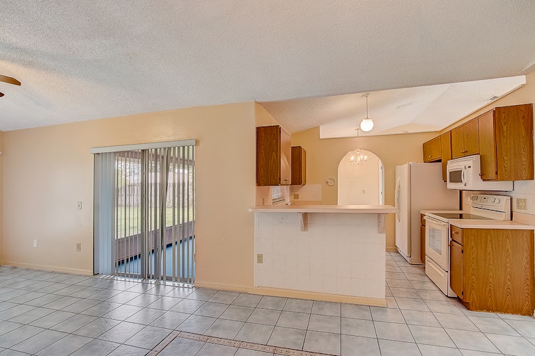 Photo 20 of 33 - 212 Ashford Pl, Kissimmee, FL 34758