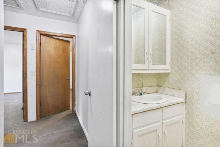 Photo 10 of 29 - 4264 Dustin Dr, Acworth, GA 30101