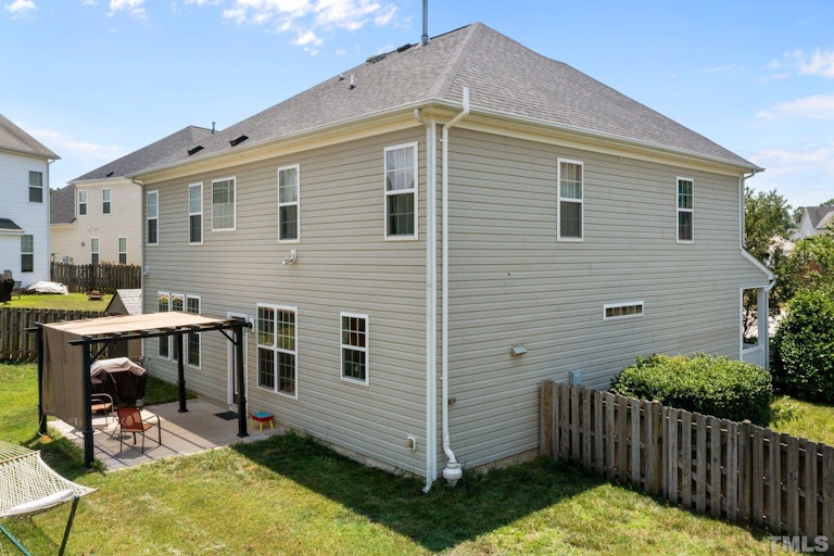 Photo 34 of 40 - 6209 Sparkling Brook Dr, Raleigh, NC 27616